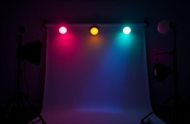 Creative lighting setup in a studio demonstrating the offer benefit